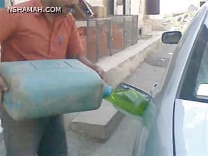 نصائح هامة لحاملي عبوات الوقود الاحتياطي بالسيارة نصائح هامة لحاملي عبوات الوقود الاحتياطي بالسيارة