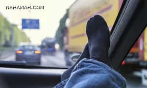 لماذا يحذر الخبراء من وضع القدم على طبلون السيارة؟ لماذا يحذر الخبراء من وضع القدم على طبلون السيارة؟